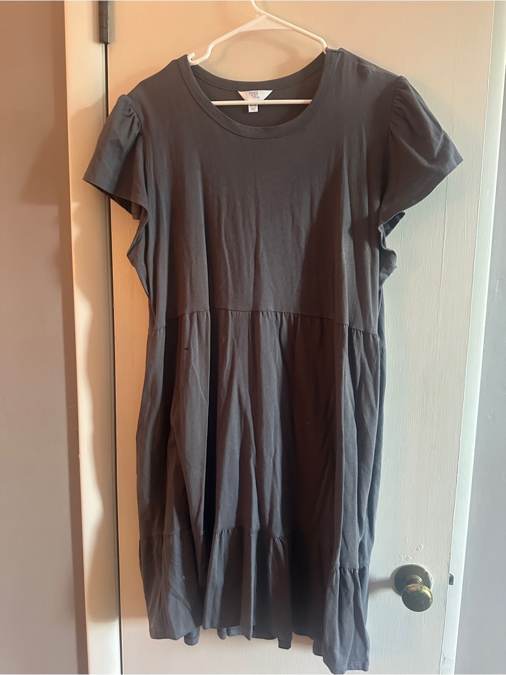 Time and Tru Dark Gray Tiered Short Sleeve Dress